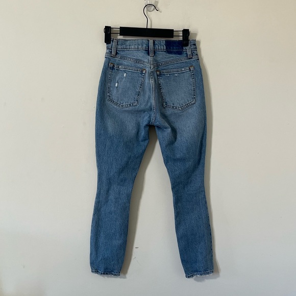 Abercrombie & Fitch The Skinny High Rise Medium Wash Distressed Denim Jean 000 - Picture 7 of 11